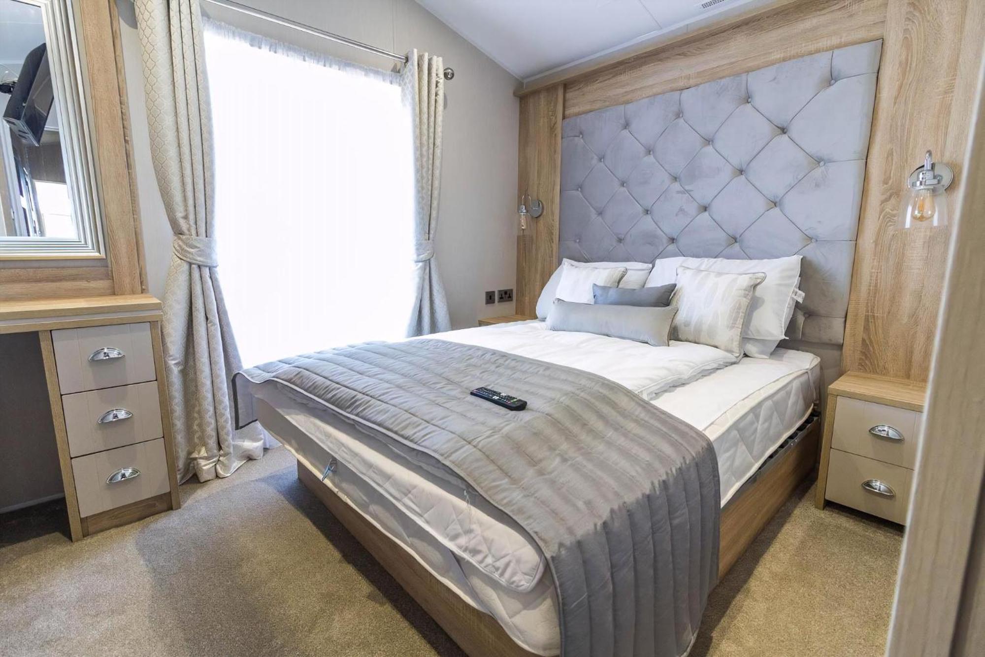 Beautiful Lodge With Full Sea Views At Broadland Sands In Suffolk Ref 20235Bs Hopton on Sea Exterior foto